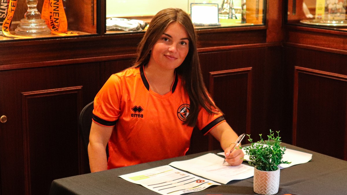 DUFCW | Leah Sidey Signs | Dundee United Football Club